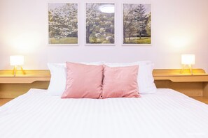 4 bedrooms, iron/ironing board, WiFi, bed sheets