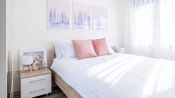 4 bedrooms, iron/ironing board, WiFi, bed sheets