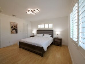 5 soverom, strykejern/-brett, wi-fi og sengetøy