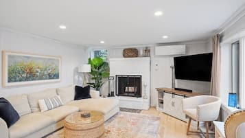 Una Smart TV, libros