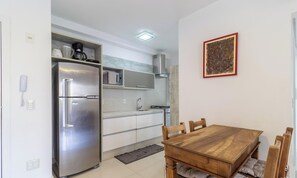 Private kitchen - Apart w/ Barbecue in Condominium With Pool Bri0102 (Florianópolis)