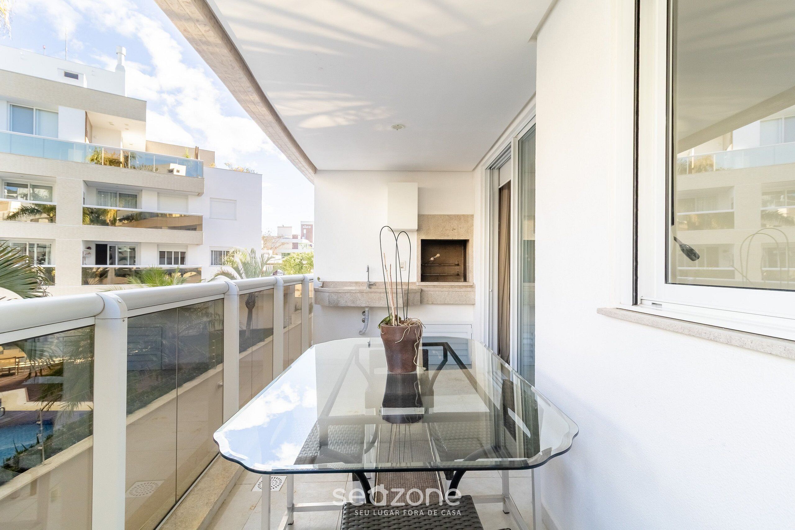 基础公寓 | 室外用餐