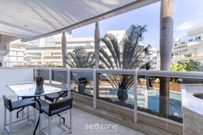 Basic Apartment | Outdoor dining