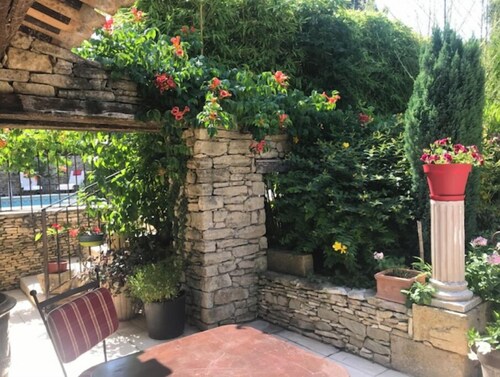 Beau mas en pierres en plein❤️des Alpilles
Sur un terrain d’un hectares boisé