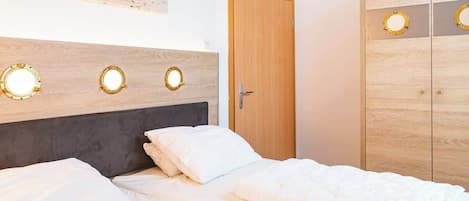 1 bedroom, WiFi, bed sheets