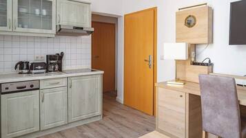 Kühlschrank, Herdplatte, Geschirrspüler