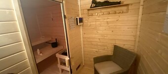 Tiny House mit Sauna am See