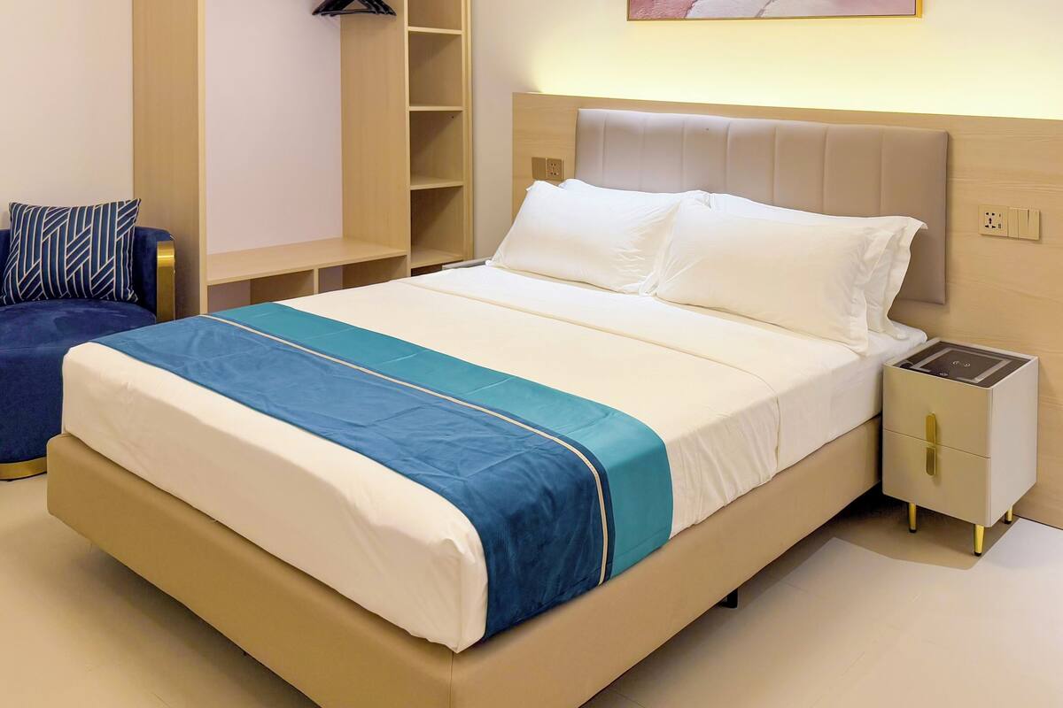 Deluxe Double Room, Non Smoking, Courtyard View | In-room safe, blackout drapes, iron/ironing board, free WiFi