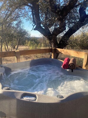 Outdoor spa tub