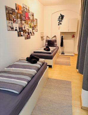 2 Schlafzimmer, Reisekinderbett, kostenloses WLAN, Bettwäsche