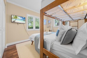 4 slaapkamers, een strijkplank/strijkijzer, gratis wifi, beddengoed