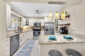 Micro-ondes, four, plaque de cuisson, lave-vaisselle