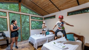 A room with two beds, large windows, and a wooden ceiling. - RIOS LODGE (Pacuarito)