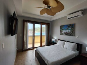 2 bedrooms, in-room safe, iron/ironing board, free WiFi - Charming 2bdrm/2bath beachfront PH Condo WiFi, AC, TV, beach lounges included (Philipsburg)