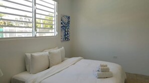 4 habitaciones, tabla de planchar con plancha y cuna de viaje 