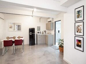 Fridge, microwave, oven, stovetop - Casa Saffra @ La Placita: ADA compliant-Grd Floor (San Juan)