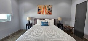 3 habitaciones, tabla de planchar con plancha y cuna de viaje 