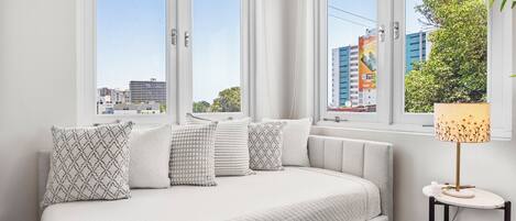 3 عدّة غرف نوم ومكواة/لوح كي وواي فاي مجانًا وملاءات أسرّة