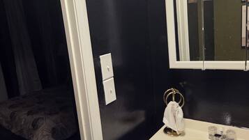 Poreamme, hiustenkuivaaja, pyyhkeet, saippua