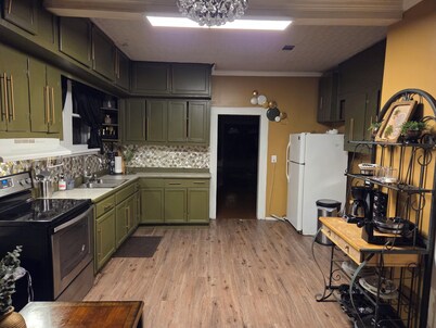 ENTER & ENJOY 3 & 1.5 HOUSE
The Best for Entertainment Purposes & Sleepovers