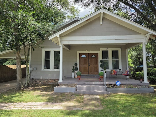 ENTER & ENJOY  3 & 1.5 HOUSE
The Best for Entertainment Purposes & Sleepovers