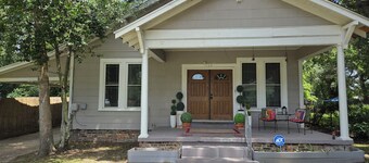 ENTER & ENJOY  3 & 1.5 HOUSE
The Best for Entertainment Purposes & Sleepovers