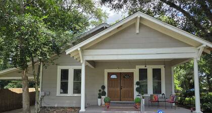 ENTER & ENJOY 3 & 1.5 HOUSE
The Best for Entertainment Purposes & Sleepovers