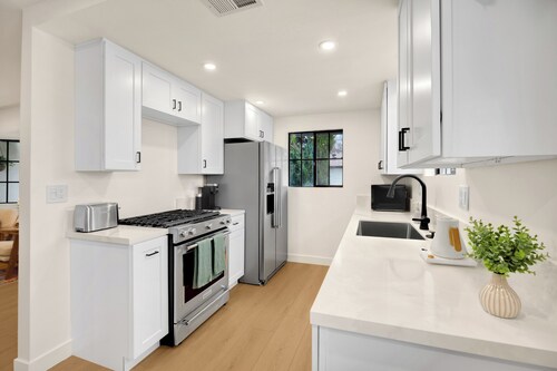 Charming Treehouse Retreat in Sierra Madre