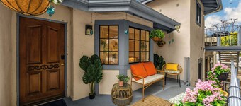 Charming Treehouse Retreat in Sierra Madre