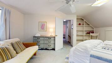 4 bedrooms, iron/ironing board, internet, bed sheets