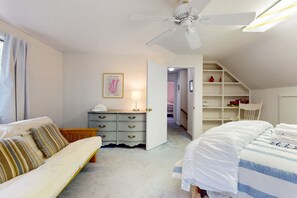 Iron/ironing board, Internet, bed sheets