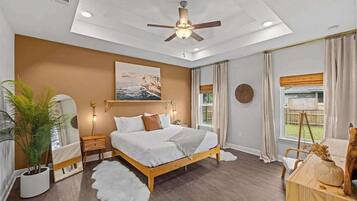 4 bedrooms, iron/ironing board, WiFi, bed sheets