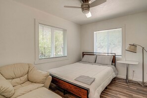 1 chambre, fer et planche à repasser, accès Internet, draps fournis
