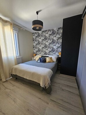 2 bedrooms, iron/ironing board, travel cot, free WiFi - ROOF TOP 50 m2 SEA VIEW !! 3 mn walk from the beach ! "Alexoria's terraces (Concarneau)