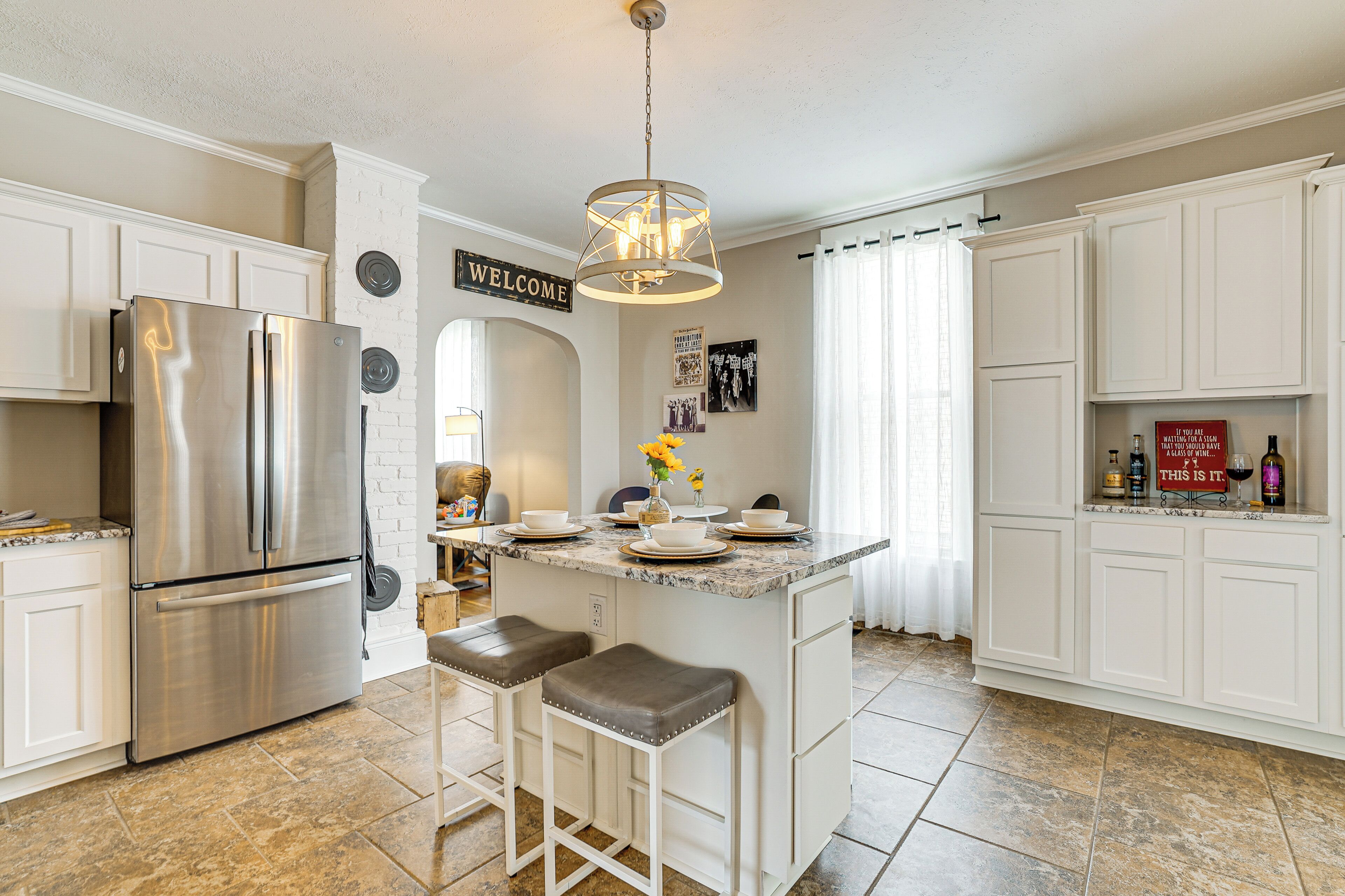 Fridge, microwave, dishwasher, coffee/tea maker
