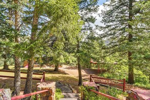 Property grounds - Mtn-View Cascade Cabin Near Garden of the Gods! (Cascade)