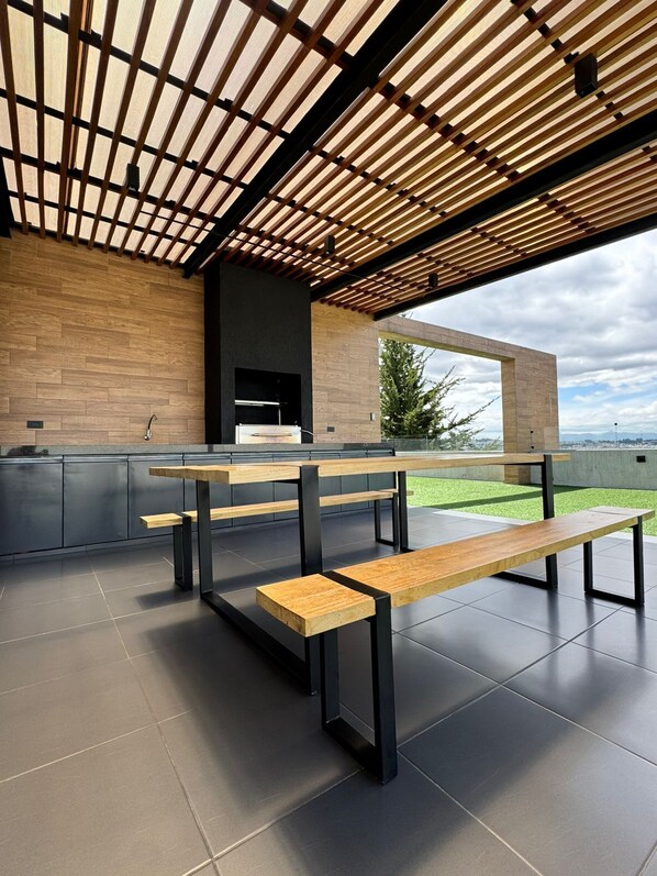 تناول الطعام بالخارج