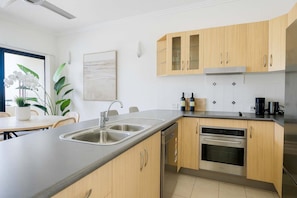 Fridge, microwave, oven, stovetop - Breakwater Marina 2BR Apartment with Pool + Free Parking Townsville (Townsville City)
