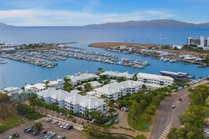 Marina - Breakwater Marina Apt | Pool, Balcony & Parking (Townsville City)