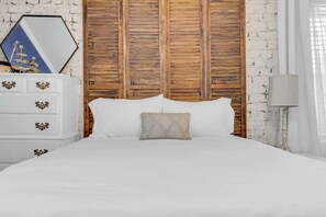 3 bedrooms, desk, iron/ironing board, WiFi