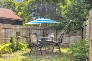 Outdoor dining - Cozy Spot - Perfect for Long Stays - Walk Downtown (Spartanburg)