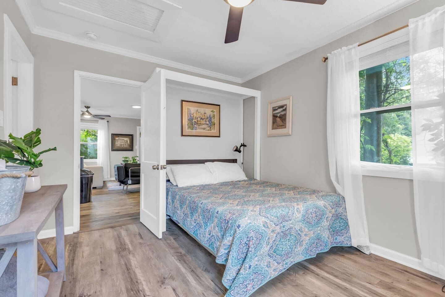 1 slaapkamer, een bureau, wifi, beddengoed