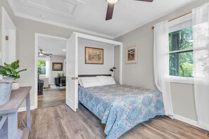 Escritorio, wifi y ropa de cama 