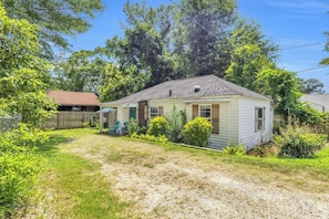Exterior - Cozy Spot - Perfect for Long Stays - Walk Downtown (Spartanburg)