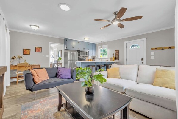 Televisión y oficina 