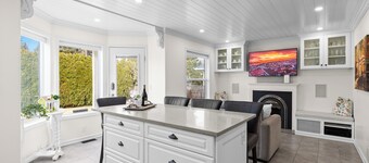 The Sunshine House | Near Beaches, Golf Courses, and Wineries!