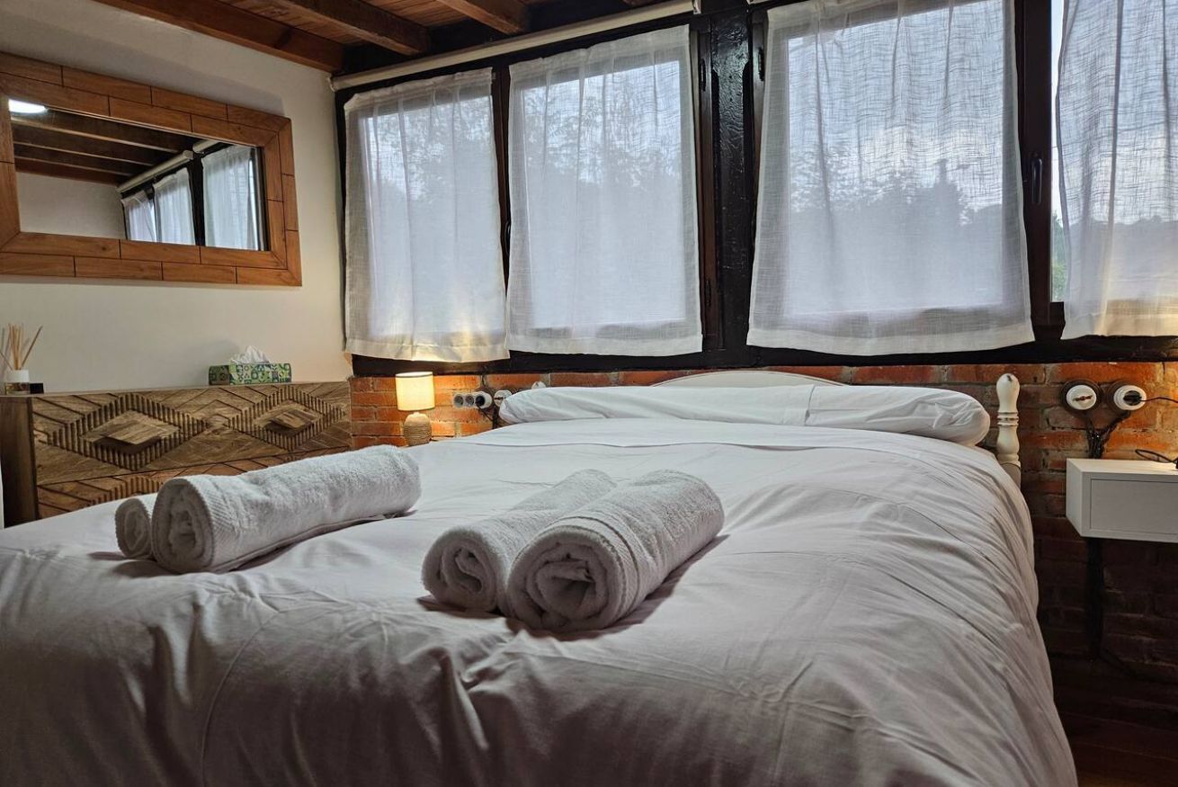 1 habitación, tabla de planchar con plancha, wifi gratis y ropa de cama 
