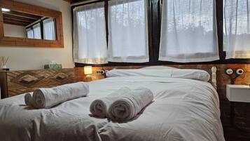 1 habitación, tabla de planchar con plancha, wifi gratis y ropa de cama