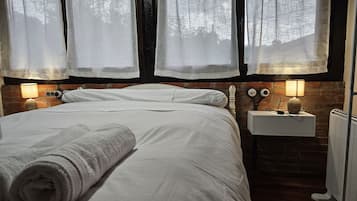 1 slaapkamer, een strijkplank/strijkijzer, gratis wifi, beddengoed