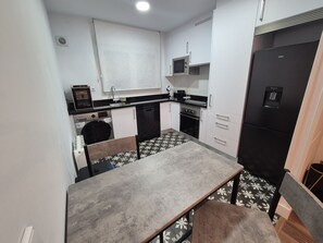 Refrigerador, microondas, horno y lavavajillas 
